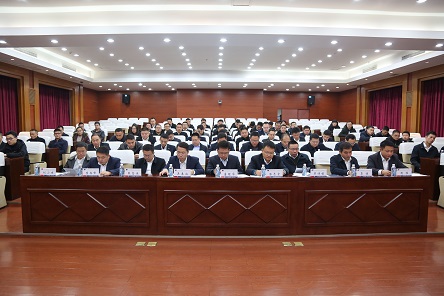 5代表认真聆听.JPG