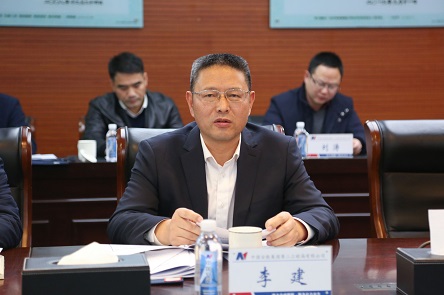 5副总经理李建讲评部署市场开发工作.JPG